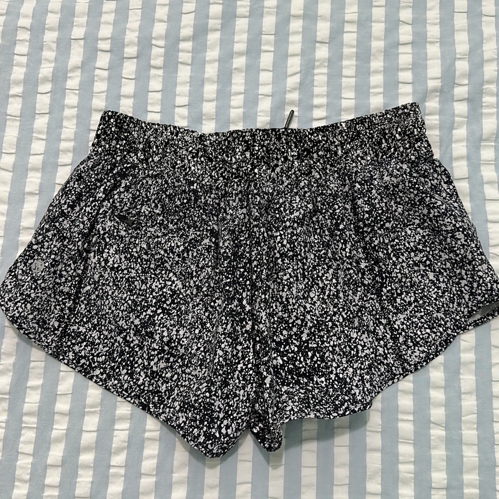 Lululemon Hotty Hot Short Splatter Reflective size 8 - Picture 4 of 6